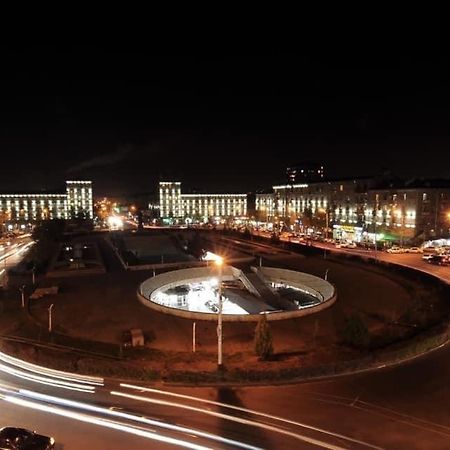 Квартира Около Станции Метро С Балконами 예레반 외부 사진